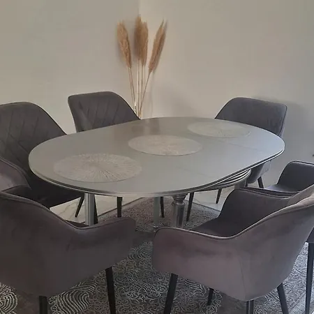 Moebliertes Haus Fuer Familien Und Gruppen Koblenz-pfaffendorf بيت للعطل *
