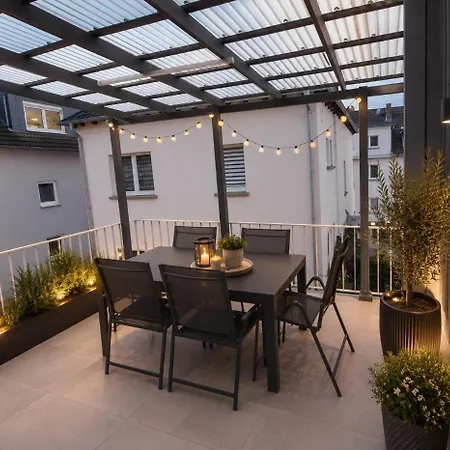 Moebliertes Haus Fuer Familien Und Gruppen Koblenz-pfaffendorf بيت للعطل *
